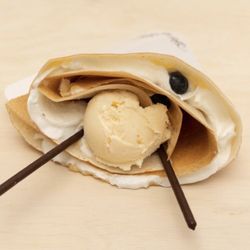 Sia Crêperia - Almond Joy Crepe