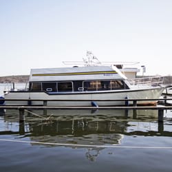 Top Charter - Hausboot Waräger bietet Platz für 9+4 Personen.