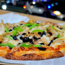 Ripfire Pizza & Bbq - Ripfire Pizza - Mushrooms, Green Peppers, Black Olives & Chicken