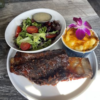 Sweet T's Southern Eatery - Beef Short Rib w/Mac and Cheese and House Salad - Soul Food Near Me - Montclair, New Jersey