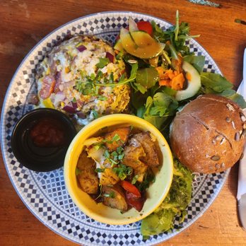 Pause Cafe - Egg, Avocado, Tomato & Onion - Moroccan Near Me - New York, New York