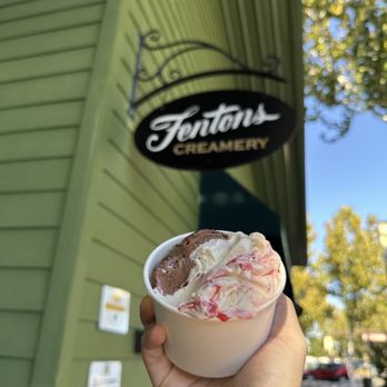 Fenton's Creamery - oreo ribbon strawberry cheesecake - Ice Cream & Frozen Yogurt Near Me - Vacaville, California Fenton's Creamery - oreo ribbon strawberry cheesecake - Ice Cream & Frozen Yogurt Near Me - Vacaville, California