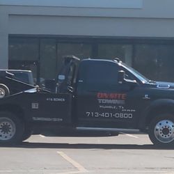 On Site Towing - I took a pic of this truck. Whether, a white or black colored, run and be aware of leaving your vehicle for a spilt second.
