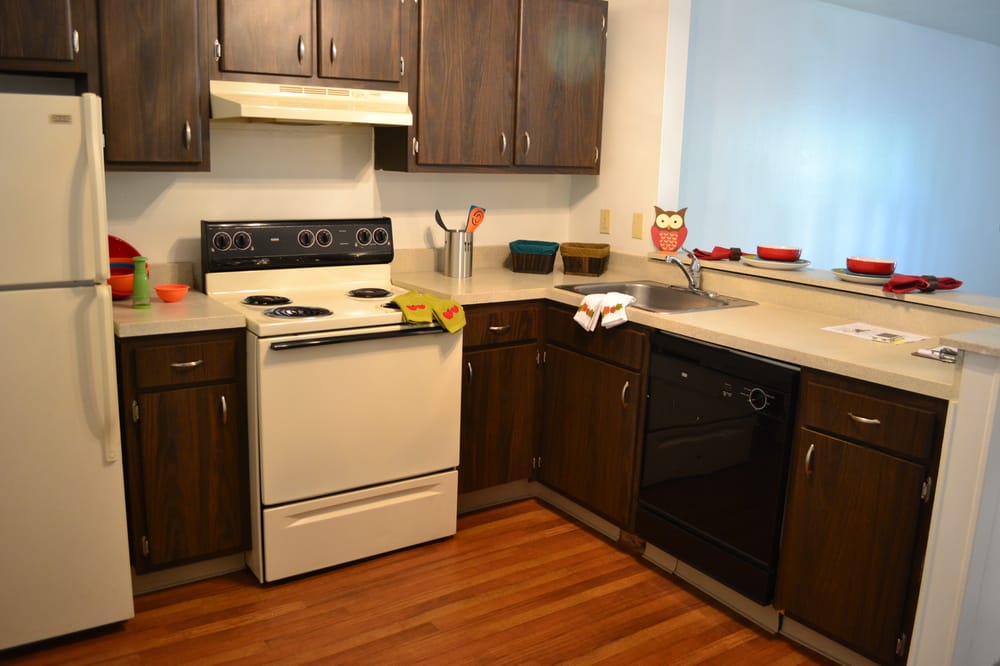 CANFIELD GREEN Updated June 2024 13 Photos 2974 Coppercreek Rd, Saint Louis, Missouri