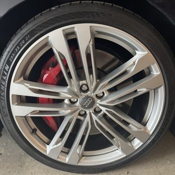 Custom Wheel Repair - before picture - Wheel & Rim Repair Near Me - Westfield, Massachusetts Custom Wheel Repair - before picture - Wheel & Rim Repair Near Me - Westfield, Massachusetts