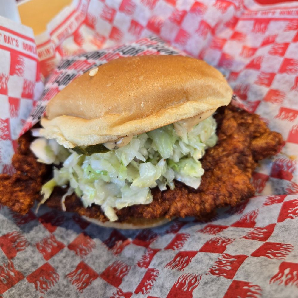 Howlin' Ray's - Chicken sandwich - Southern Near Me - Pasadena, California