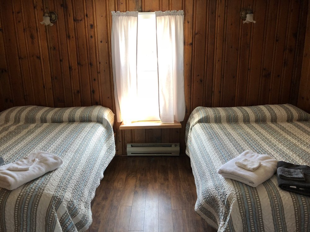 AUBERGE PRESQU’ILE 11 Photos 1001 Rue Principale, NotreDameDePontmain, Quebec, Canada