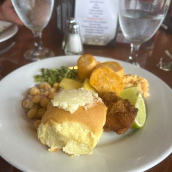 Cuba Lives Restaurant - Salad Near Me - Hialeah, Florida