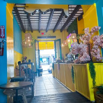 Piña Lokada - Inside seating - Juice Bars & Smoothies Near Me - San Juan, Puerto Rico