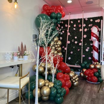 Sugarbloom Cakery And Coffee - Cute decor for the holidays (12/26/24) - Coffee & Tea Near Me - Redlands, California
