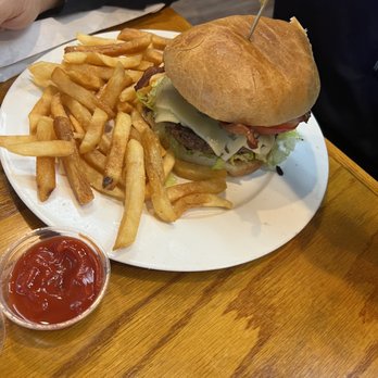 Brewer Union Cafe - Big Max Burger with tomatoes - Breakfast & Brunch Near Me - Brewerton, New York
