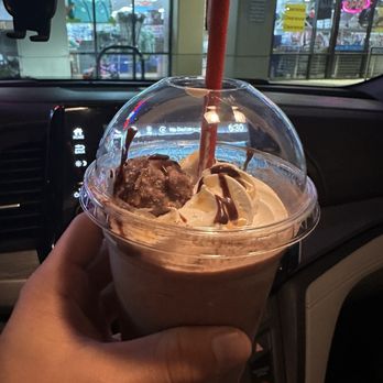 Chugar Frappe - Ferrero Rocher - Desserts Near Me - Matthews, North Carolina Chugar Frappe - Ferrero Rocher - Desserts Near Me - Matthews, North Carolina