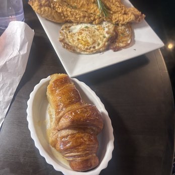 Just Spoons Cafe - Honey Glazed Croissant amaaaaazing! Plate presentation was just pretty! - Comfort Food Near Me - Plantation, Florida
