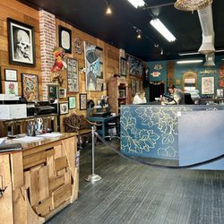 Miami Ink - Love Hate Tattoos - Inside