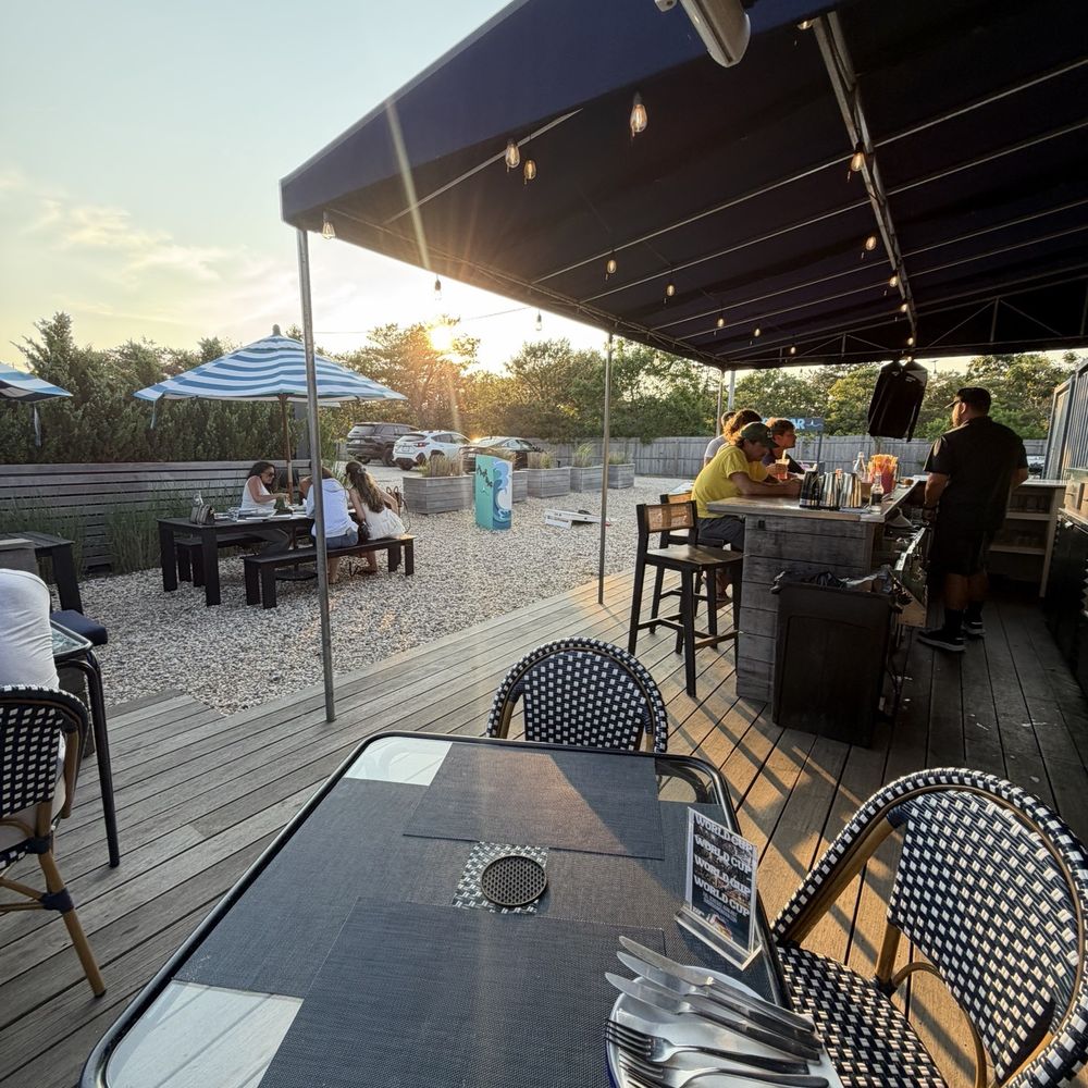 Shark Bar - Cocktail Bars Near Me - Montauk, New York
