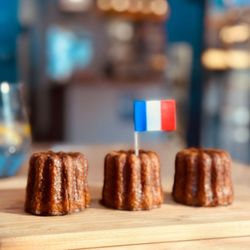 Union Street French Café - Caneles / tradicional cake from Bordeaux