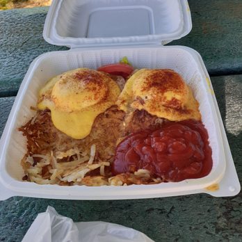 Koa Pancake House - Eggs Benedict with hashbrowns - Breakfast & Brunch Near Me - Honolulu, Hawaii