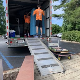 The guys moving a whole ass fridge like it's no big deal.