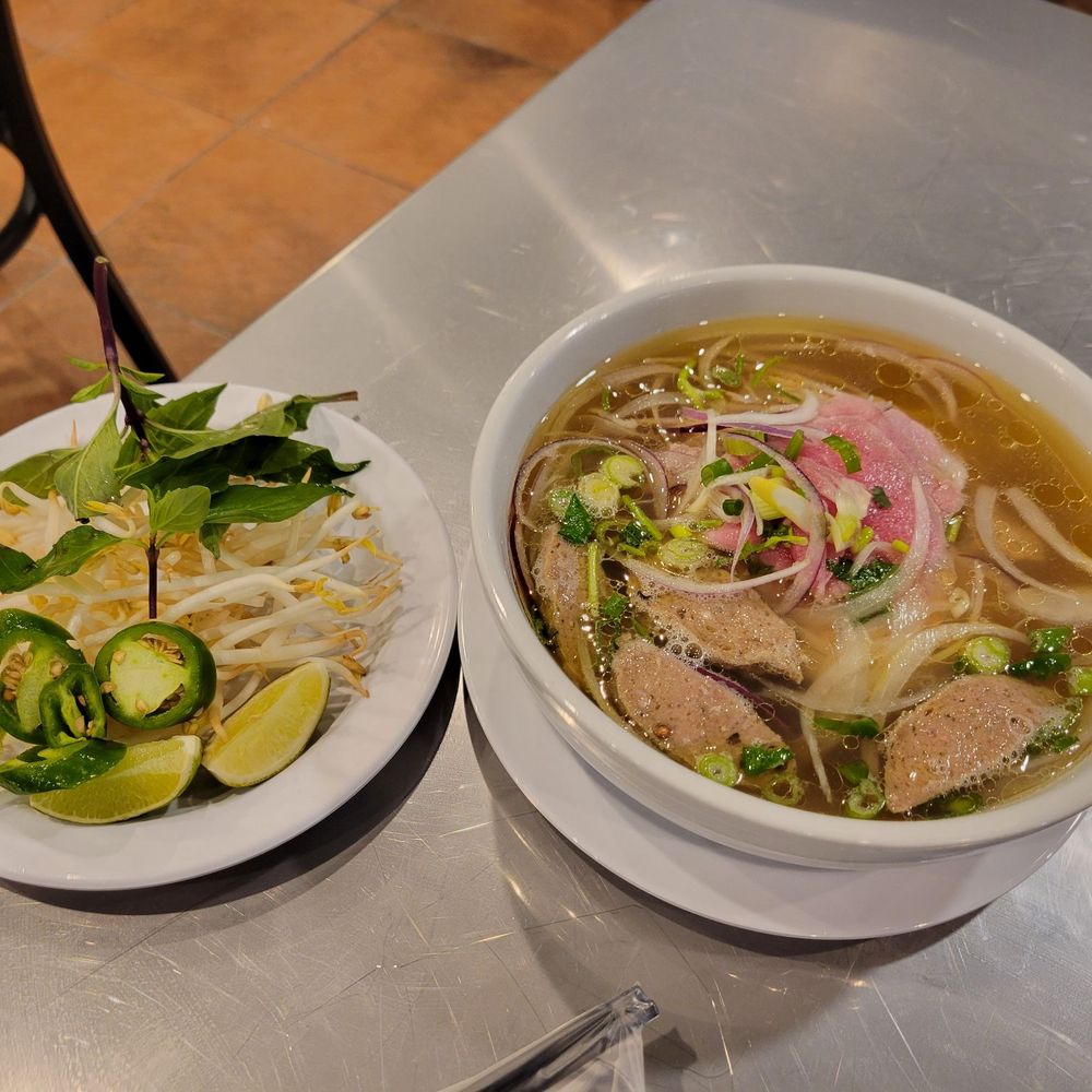 Pho MC - Regular size pho with rare meat & meatballs - Vietnamese Near Me - Irving, Texas Pho MC - Regular size pho with rare meat & meatballs - Vietnamese Near Me - Irving, Texas