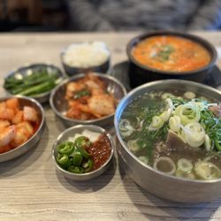 Moobongri Irvine Barranca - Beef short rib soup and spicy pork belly soup