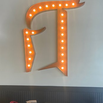 Round Table Pizza - Pizza Near Me - Fair Oaks, California
