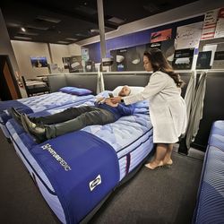 The Mattress Clinic - APRN-CNP Sleep Specialist Quynh P. Boerner helping show what an adjustable bed can do for your back pain.