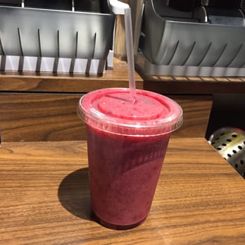 Roche Bros. - Downtown Crossing - Berry Blast Smoothie! - Grocery Near Me - Boston, Massachusetts