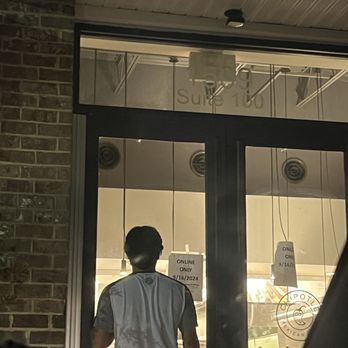 Chipotle Mexican Grill - Guest's trying to enter the store before close - Mexican Near Me - Mt Pleasant, South Carolina Chipotle Mexican Grill - Guest's trying to enter the store before close - Mexican Near Me - Mt Pleasant, South Carolina