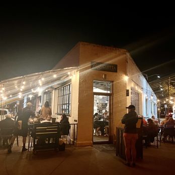 Pizzicletta - Great outdoor seating and a fantastic pizza menu...plus housemade gelato! - Pizza Near Me - Flagstaff, Arizona