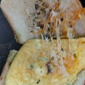 Le Peep - Pesto spinach breakfast sandwich - Breakfast & Brunch Near Me - Edison, New Jersey