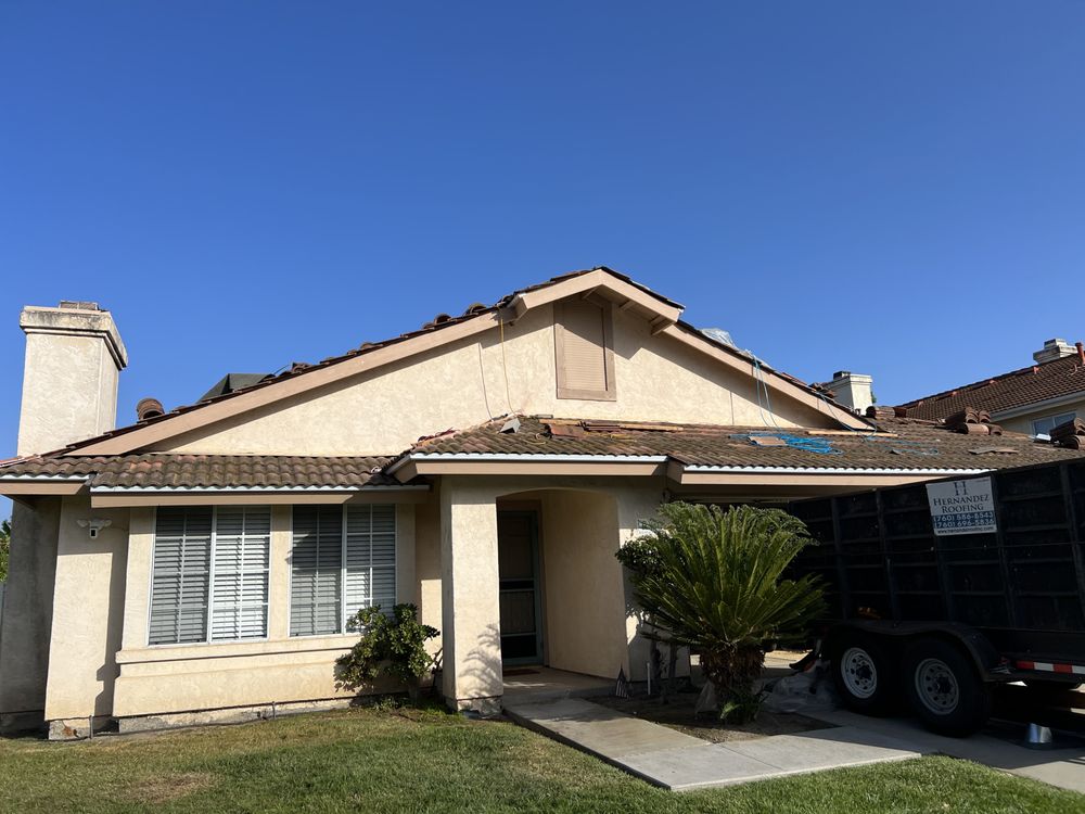 Slide of Hernandez Roofing