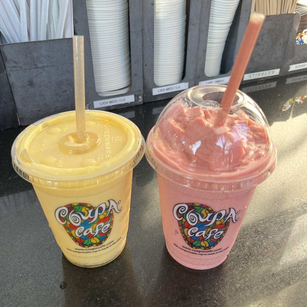 Mango Smoothie and Strawberry Smoothie Mango Smoothie and Strawberry Smoothie