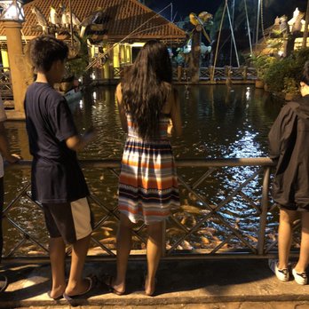 Isdaan - Kids loved feeding the fish. - Filipino Near Me - Gerona, TAR