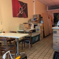 Zen Noodle Bar - Lots of stuff around, but still about 10 tables.