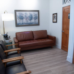 Rafael K Rodriguez, DMD MSD - Comfortable, welcoming waiting area designed to help patients feel relaxed before their appointment.