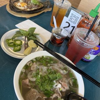 Biffs Banh Mi & Pho - P1 - Pho Dac Biet EW1 - Bo Ne J11 - Biff's Packed Punch T1S - Iced Green Tea, Sweetened - Vietnamese Near Me - Houston, Texas