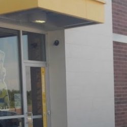 McDonald's - Entrance from parking lot