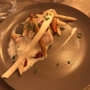 Au P'tit Bistro - Fish with strawberries and almond and white asparagus - French Near Me - Bayeux, 14 Au P'tit Bistro - Fish with strawberries and almond and white asparagus - French Near Me - Bayeux, 14