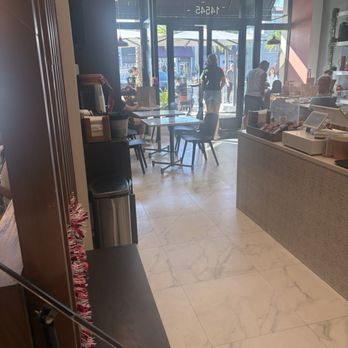 Lady Baker - Bakeries Near Me - Pembroke Pines, Florida