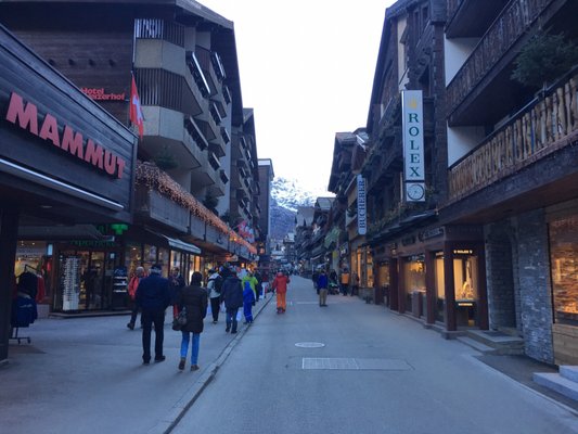 Schweizerhof Zermatt by null