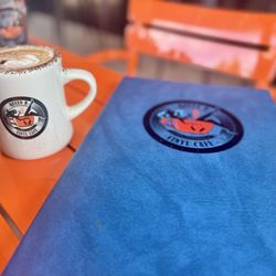 Queen B Vinyl Cafe - Coffee