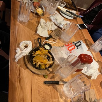 Chili's - Been sitting her for 1 hour no waitress - American Near Me - Staten Island, New York