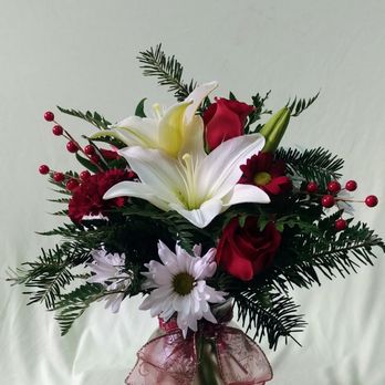 Doss Flower & Gift Shop, Inc - Christmas Sending Smiles - Florists Near Me - Mulberry, Florida Doss Flower & Gift Shop, Inc - Christmas Sending Smiles - Florists Near Me - Mulberry, Florida