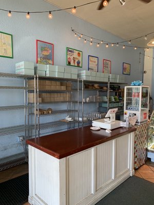 James & the Giant Cupcake by null