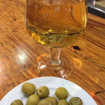 Sidrería Alareira - Complimentary olives to go with cider wine - Tapas/Small Plates Near Me - Madrid, M
