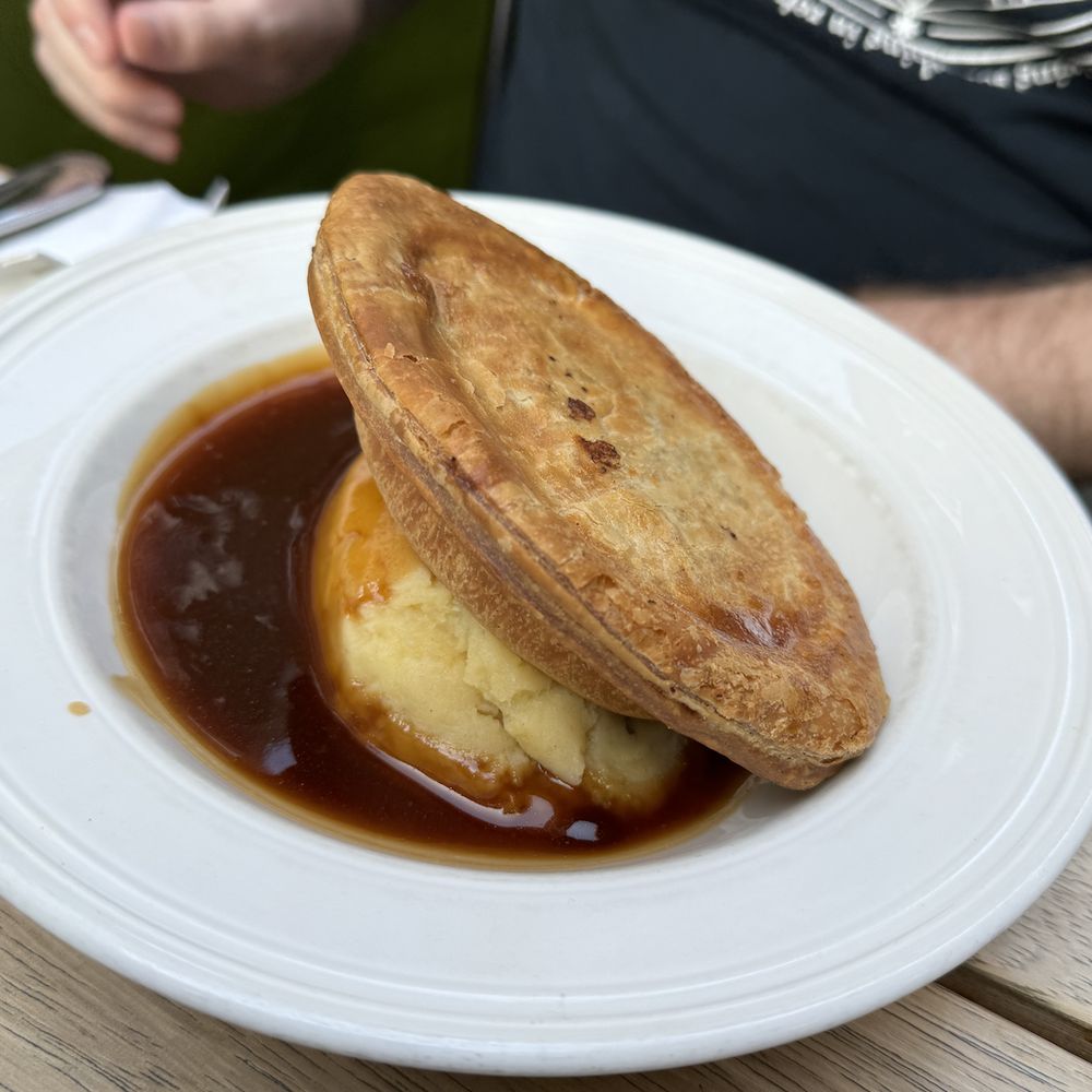 Mother Mash - Traditional minced beef pie - British Near Me - London, XGL Mother Mash - Traditional minced beef pie - British Near Me - London, XGL