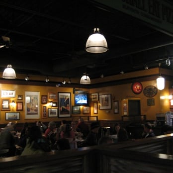 Giordano's - Dining room - Pizza Near Me - Naperville, Illinois