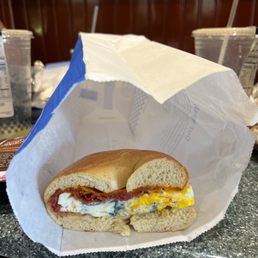 Bagel ! Ewwww blue shit everywhere! Bagel ! Ewwww blue shit everywhere!