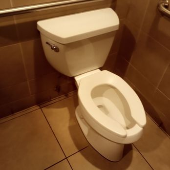 Pizza Hut - Toilet - Pizza Near Me - Walla Walla, Washington