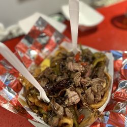 Niskers Char-Grill & Slap Shot Hockey Bar - Phillie Poutine